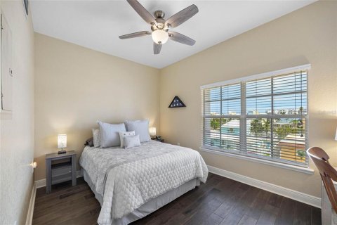 Adosado en venta en Redington Shores, Florida, 3 dormitorios, 236.34 m2 № 2234489 - foto 30
