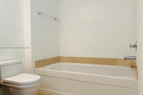 Condominio en venta en Miami, Florida, 1 dormitorio, 65.68 m2 № 1878800 - foto 9