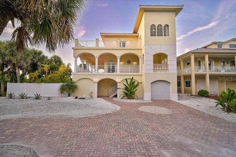 House in Placida, Florida 4 bedrooms, 306.02 sq.m. № 2396616 - photo 10