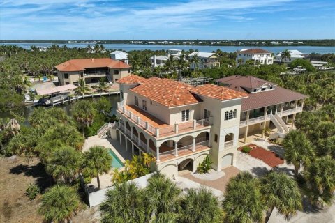 House in Placida, Florida 4 bedrooms, 306.02 sq.m. № 2396616