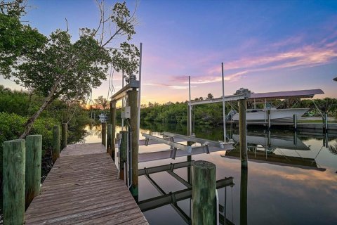 House in Placida, Florida 4 bedrooms, 306.02 sq.m. № 2396616 - photo 8