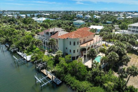 House in Placida, Florida 4 bedrooms, 306.02 sq.m. № 2396616 - photo 3