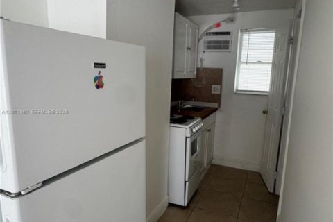 Propiedad comercial en alquiler en Hollywood, Florida, 138.15 m2 № 2075466 - foto 4