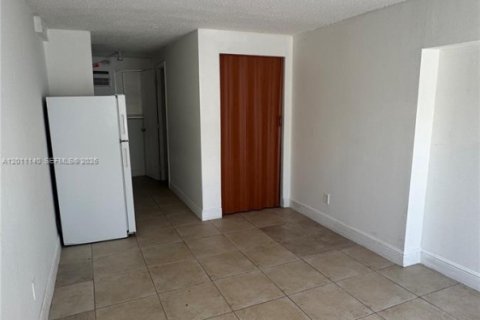 Propiedad comercial en alquiler en Hollywood, Florida, 138.15 m2 № 2075466 - foto 12