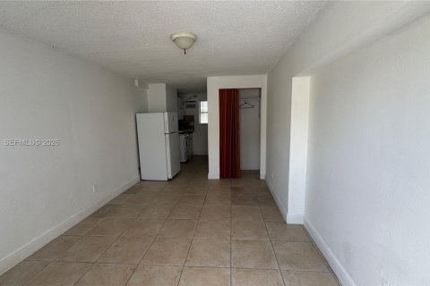 Propiedad comercial en alquiler en Hollywood, Florida, 138.15 m2 № 2075466 - foto 11