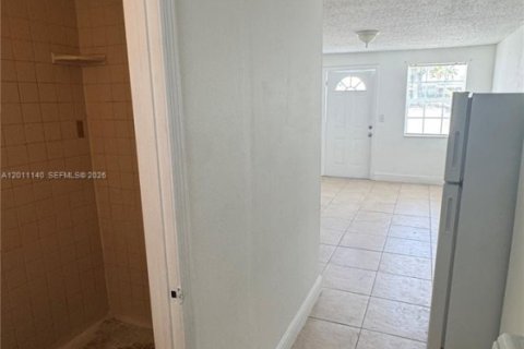 Propiedad comercial en alquiler en Hollywood, Florida, 138.15 m2 № 2075466 - foto 10