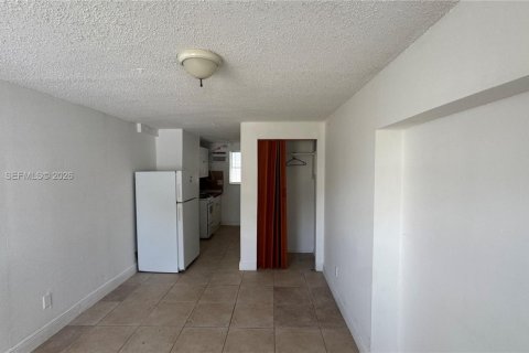 Propiedad comercial en alquiler en Hollywood, Florida, 138.15 m2 № 2075466 - foto 9