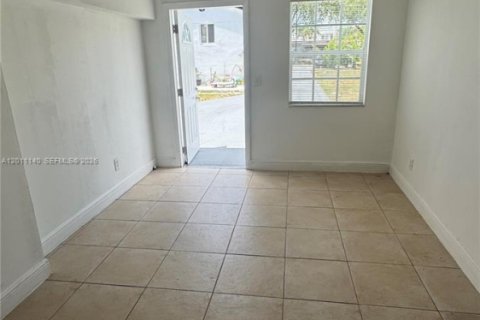 Propiedad comercial en alquiler en Hollywood, Florida, 138.15 m2 № 2075466 - foto 7