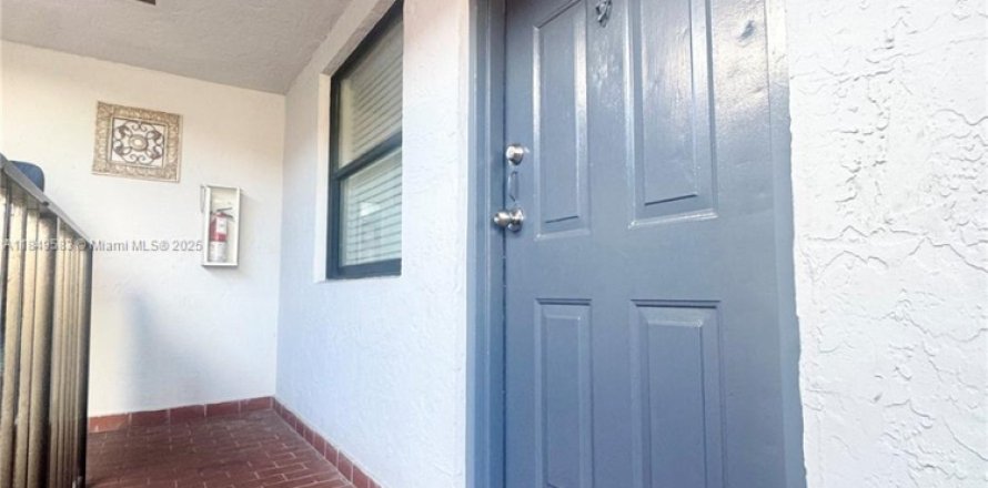 Apartment in Hialeah, Florida 2 bedrooms, 82.68 sq.m. № 1852133