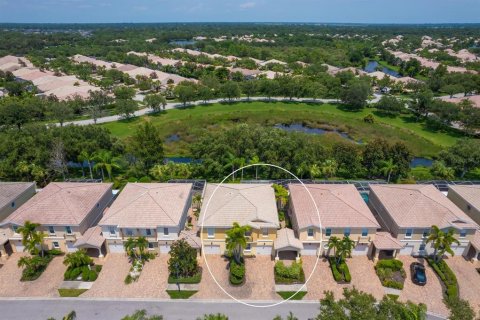 Adosado en venta en Sarasota, Florida, 3 dormitorios, 155.33 m2 № 1313584 - foto 1