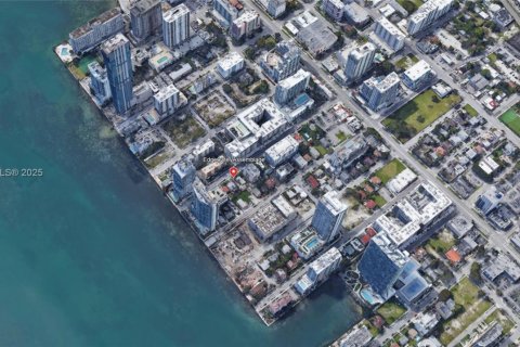 Propiedad comercial en venta en Miami, Florida № 2082693 - foto 10
