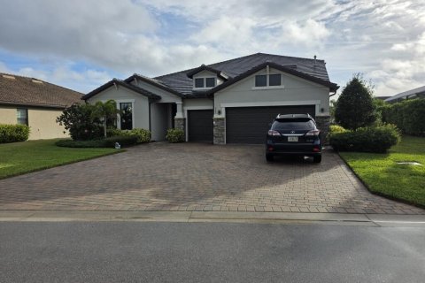 House in Port St. Lucie, Florida 5 bedrooms, 397.99 sq.m. № 2158362