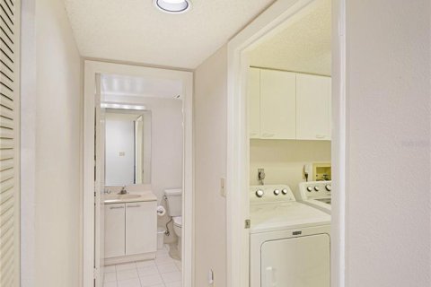 Condo in Bradenton, Florida, 1 bedroom  № 2208314 - photo 19