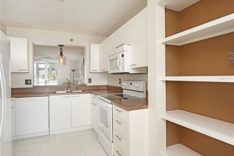 Condo in Bradenton, Florida, 1 bedroom  № 2208314 - photo 8