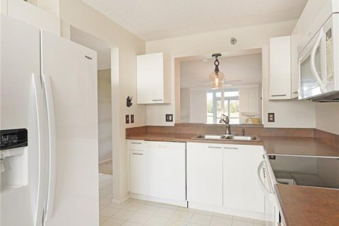 Condo in Bradenton, Florida, 1 bedroom  № 2208314 - photo 9