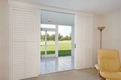 Condo in Bradenton, Florida, 1 bedroom  № 2208314 - photo 12