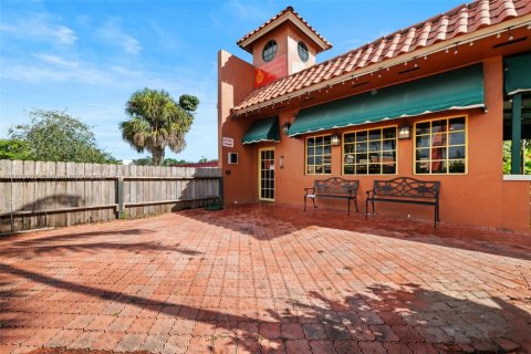 Commercial property in Miramar, Florida № 2081452 - photo 2