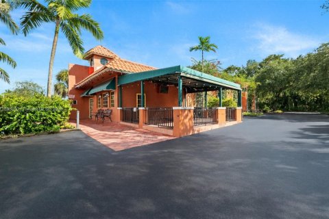 Propiedad comercial en Miramar, Florida № 2081452