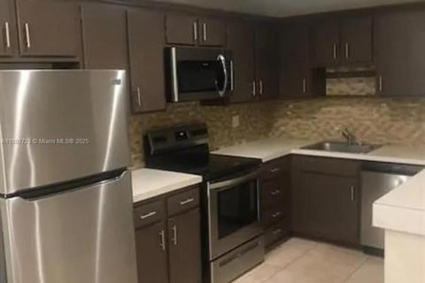 Condominio en venta en Pompano Beach, Florida, 2 dormitorios, 84.54 m2 № 1950928 - foto 3