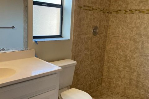 Condominio en venta en Pompano Beach, Florida, 2 dormitorios, 84.54 m2 № 1950928 - foto 2