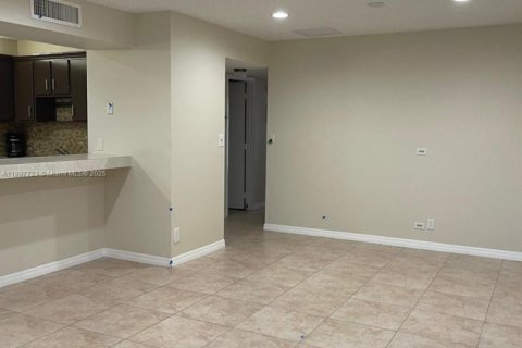 Condominio en venta en Pompano Beach, Florida, 2 dormitorios, 84.54 m2 № 1950928 - foto 1