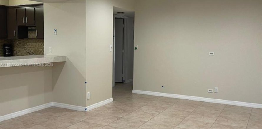 Condominio en Pompano Beach, Florida, 2 dormitorios № 1950928