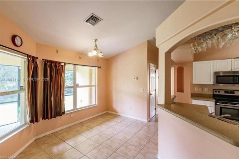 Villa ou maison à vendre à Lehigh Acres, Floride: 4 chambres № 2066717 - photo 20