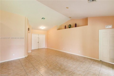 Villa ou maison à vendre à Lehigh Acres, Floride: 4 chambres № 2066717 - photo 6