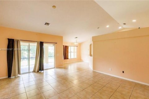 Villa ou maison à vendre à Lehigh Acres, Floride: 4 chambres № 2066717 - photo 13