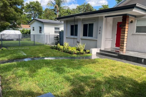 House in Miami, Florida 3 bedrooms, 123 sq.m. № 1867461 - photo 2