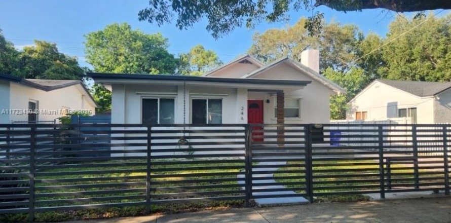 House in Miami, Florida 3 bedrooms, 123 sq.m. № 1867461