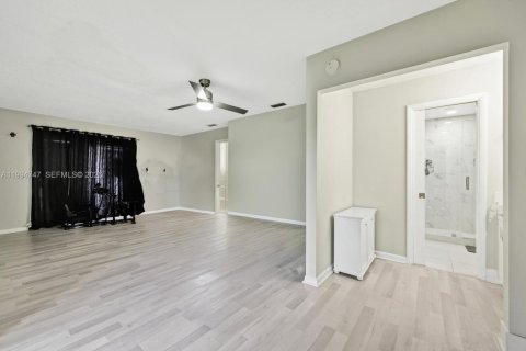 Condo in Davie, Florida, 2 bedrooms  № 2064224 - photo 16