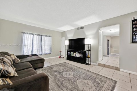 Condo in Davie, Florida, 2 bedrooms  № 2064224 - photo 12