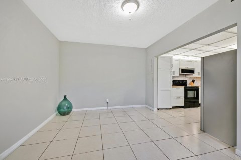 Condo in Davie, Florida, 2 bedrooms  № 2064224 - photo 11