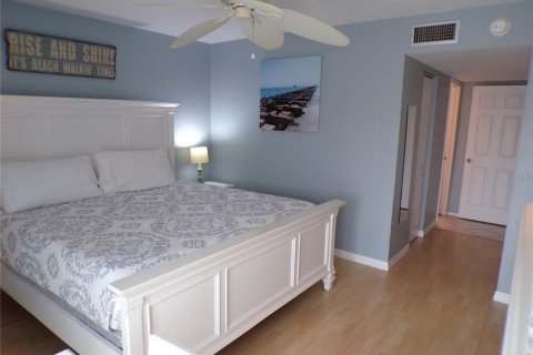 Condo in Bradenton Beach, Florida, 2 bedrooms  № 1778354 - photo 17