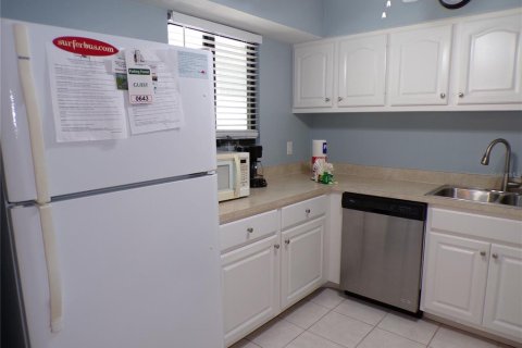 Condo in Bradenton Beach, Florida, 2 bedrooms  № 1778354 - photo 10