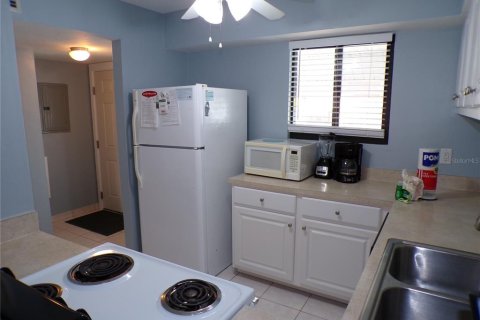 Condo in Bradenton Beach, Florida, 2 bedrooms  № 1778354 - photo 12