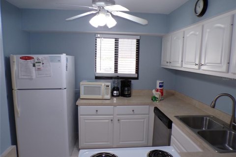 Condo in Bradenton Beach, Florida, 2 bedrooms  № 1778354 - photo 11