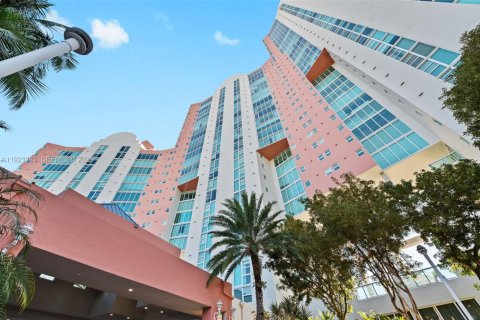 Condo in Aventura, Florida, 2 bedrooms № 2088564 - photo 6
