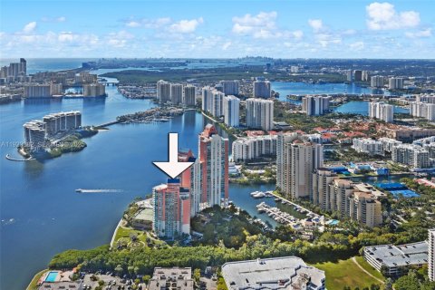 Condo in Aventura, Florida, 2 bedrooms № 2088564 - photo 5