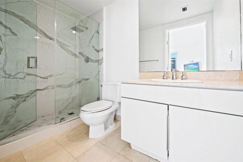 Condo in Aventura, Florida, 2 bedrooms № 2088564 - photo 27