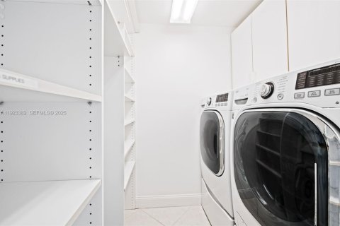 Condo in Aventura, Florida, 2 bedrooms № 2088564 - photo 30
