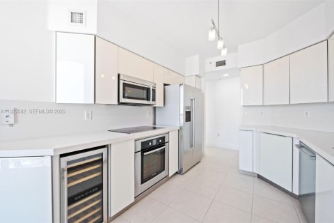 Condo in Aventura, Florida, 2 bedrooms № 2088564 - photo 18