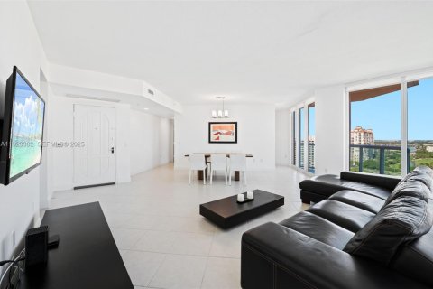 Condo in Aventura, Florida, 2 bedrooms № 2088564 - photo 16