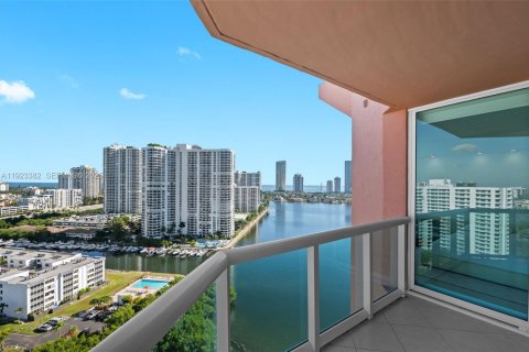 Condo in Aventura, Florida, 2 bedrooms № 2088564 - photo 10