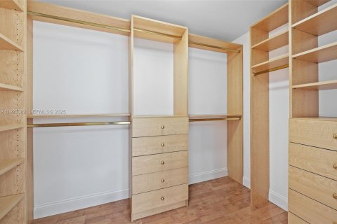 Condo in Aventura, Florida, 2 bedrooms № 2088564 - photo 23