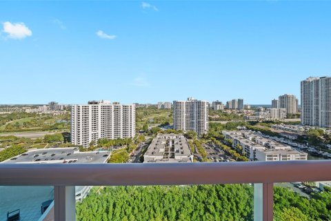 Condo in Aventura, Florida, 2 bedrooms № 2088564 - photo 13