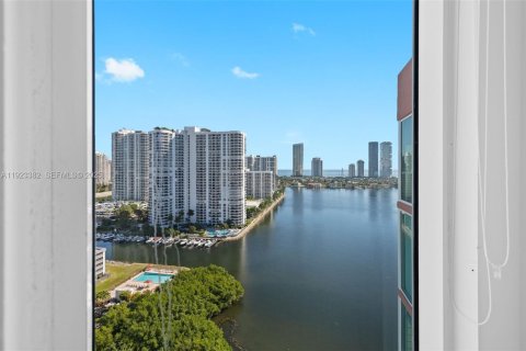 Condo in Aventura, Florida, 2 bedrooms № 2088564 - photo 9