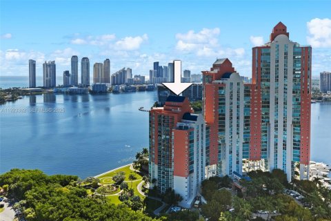 Condo in Aventura, Florida, 2 bedrooms № 2088564 - photo 4