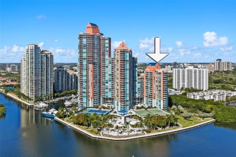 Condo in Aventura, Florida, 2 bedrooms № 2088564 - photo 3